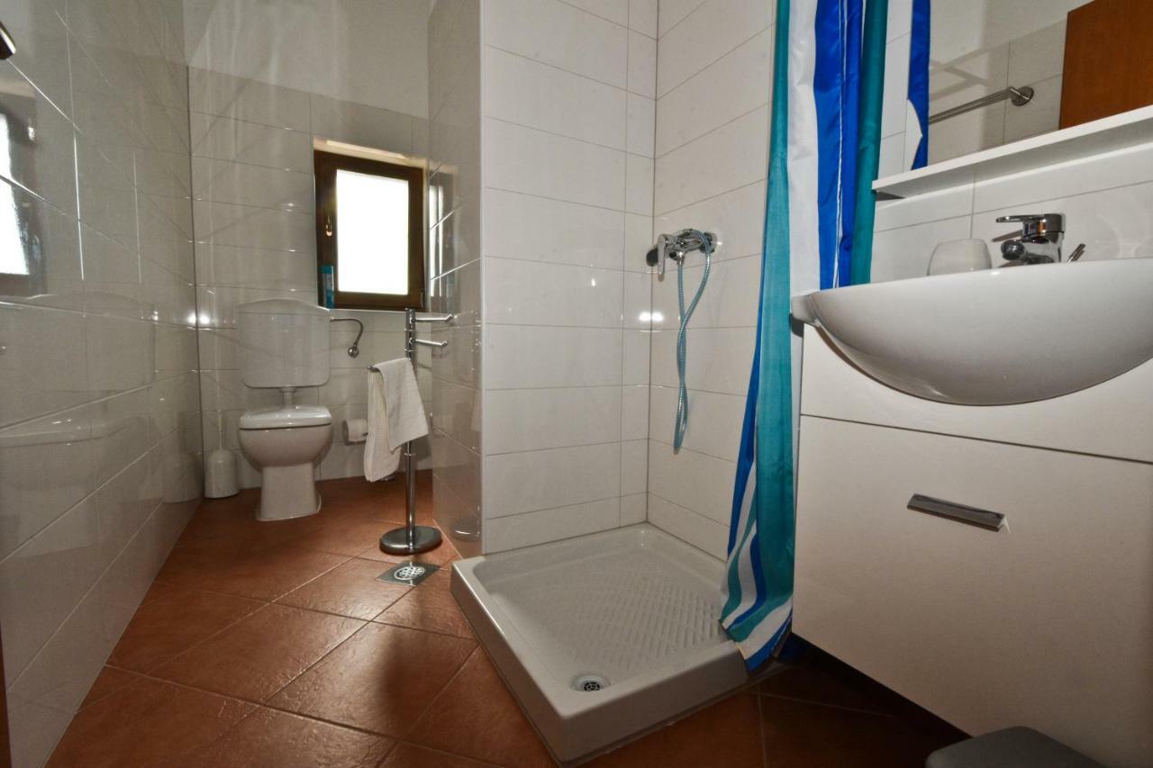 Rooms Agroturizam Romano Buje Exteriör bild